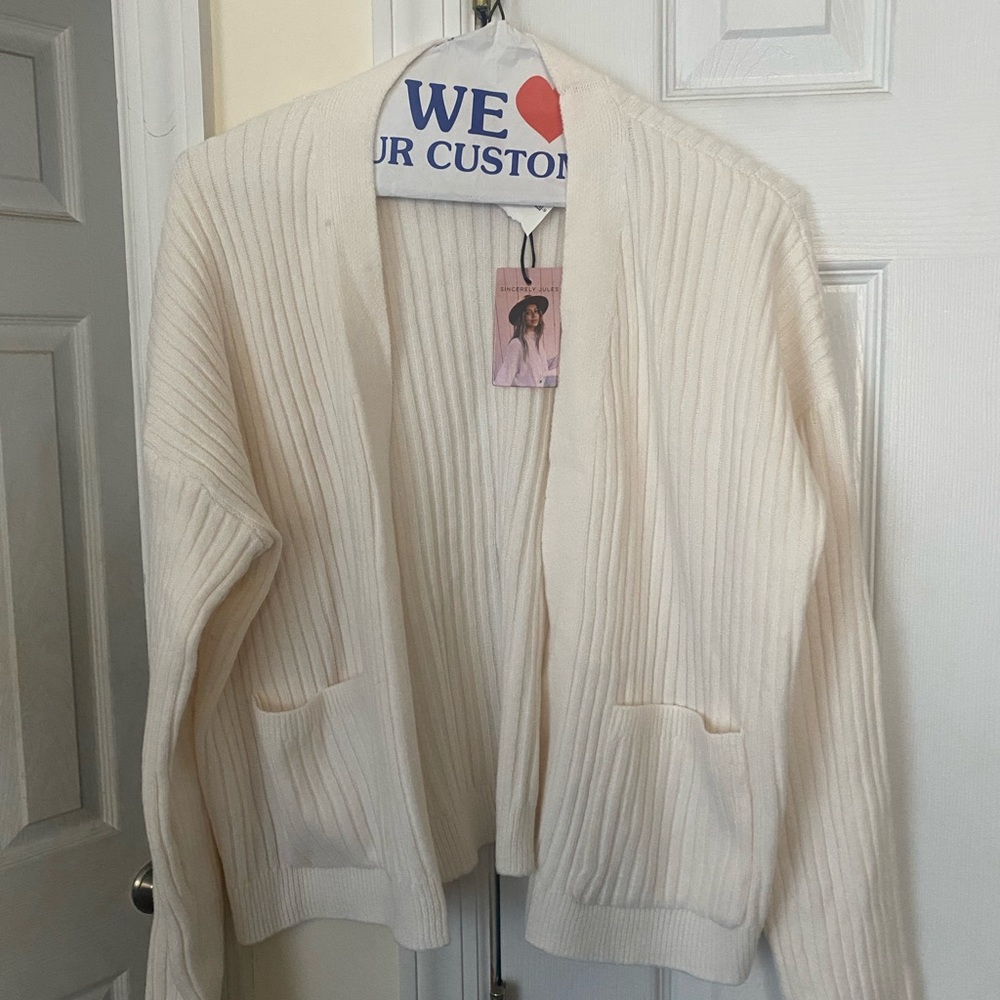 Sincerely Jules cropped cardigan swea with patch pockets size L cream color.